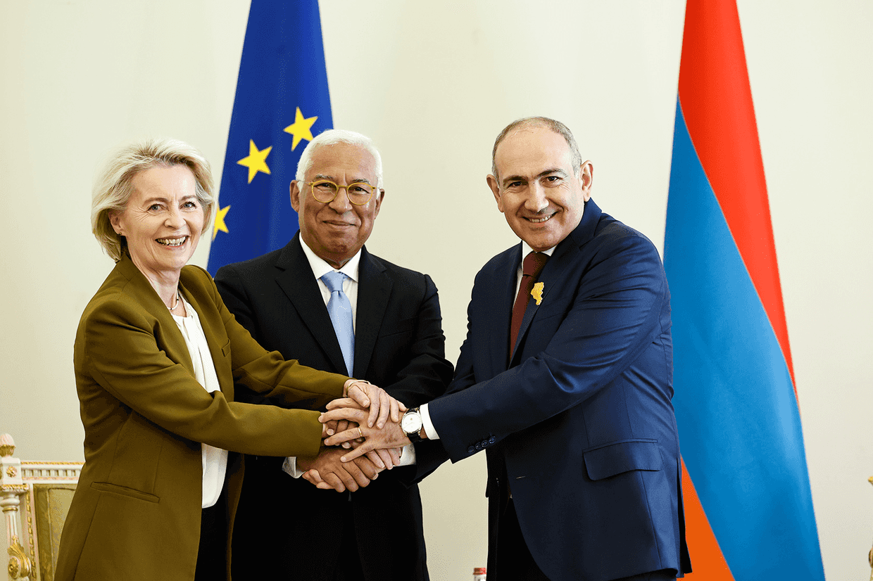 From left to right: European Commission President Ursula von der Leyen, European Council President António Costa, and Armenian Prime Minister Nikol Pashinyan during the inaugural Armenia–EU summit on 5 May 2026. Official photo.