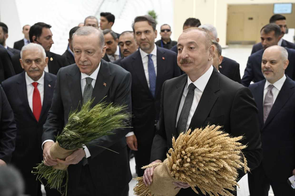 Ilham Aliyev and Recep Tayyip Erdogan in front of a stand where it was noted about Azerbaijani and Turkish companies operating in Nagorno-Karabakh and the surrounding areas. Photo: President.az official website.