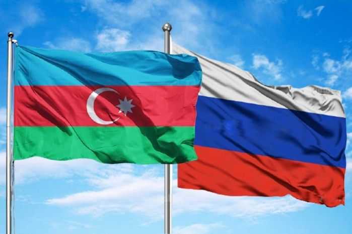 The Azerbaijani and Russian flags. For illustrative purposes. Photo: Azerbaijan24.