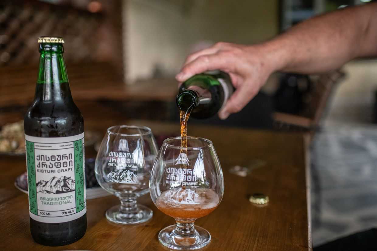 Kisturi Draft being poured into a glass. Photo: Tamuna Chkareuli/OC Media.
