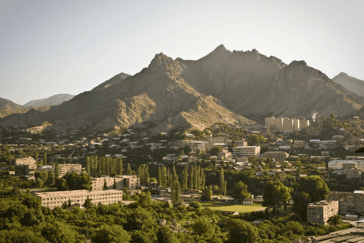 The Armenian town of Meghri in southern Syunik Province, a possible location where the proposed road could pass. Photo: Wikimedia commons.