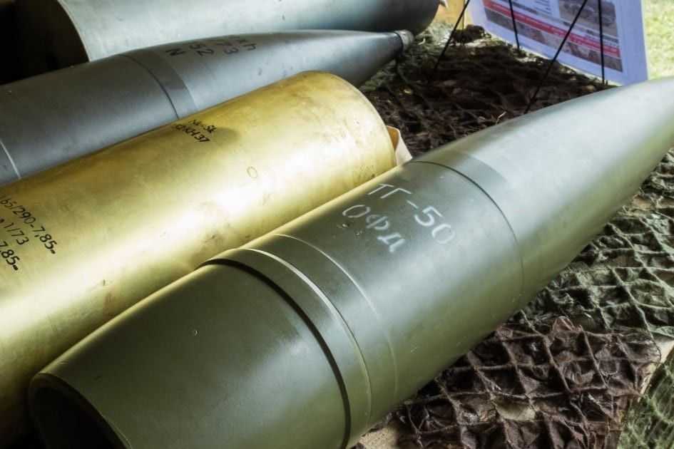 152mm calibre artillery shells. For illustrative purposes. Photo: Militarny.ua.