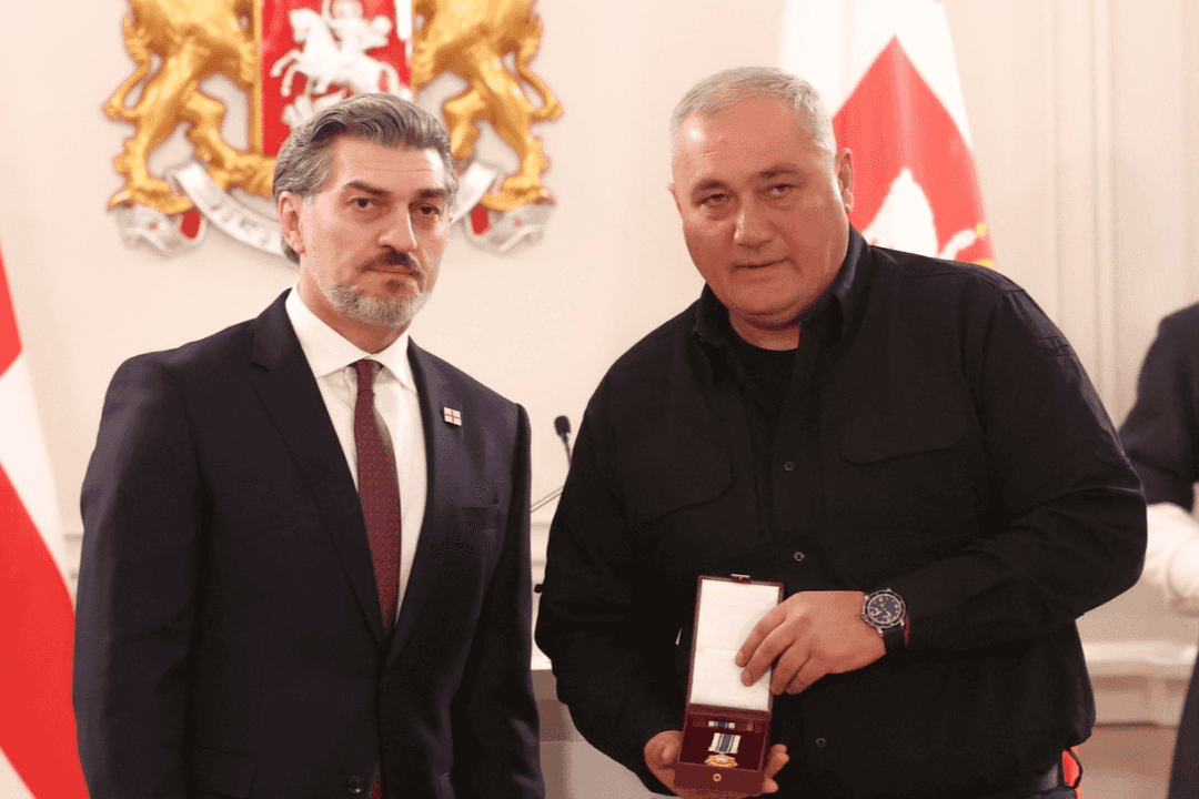 Mileri Lagazauri, the deputy head of the Georgian Interior Ministry's Special Tasks Department (right) and Georgian President Mikheil Kavelashvili (left). Photo: Netgazeti.