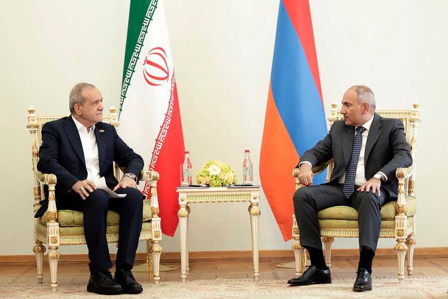 Armenian Prime Minister Nikol Pashinyan (right) and Iranian President Masoud Pezeshkian (left) in Yerevan in August 2025. Official photo.