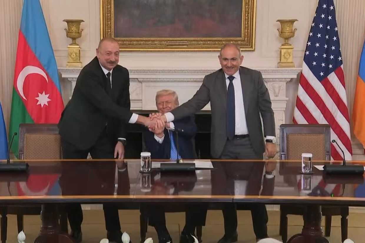 From left to right: Azerbaijani President Ilham Aliyev, US President Donald Trump, and Armenian Prime Minister Nikol Pashinyan at the White House on 8 August 2025. Screengrab from livestream.