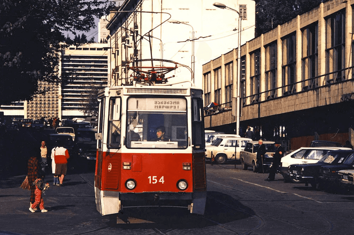 The tram in Tbilisi in 1984. Photo: Bernhard Kußmagk via memogzauri.com&nbsp;