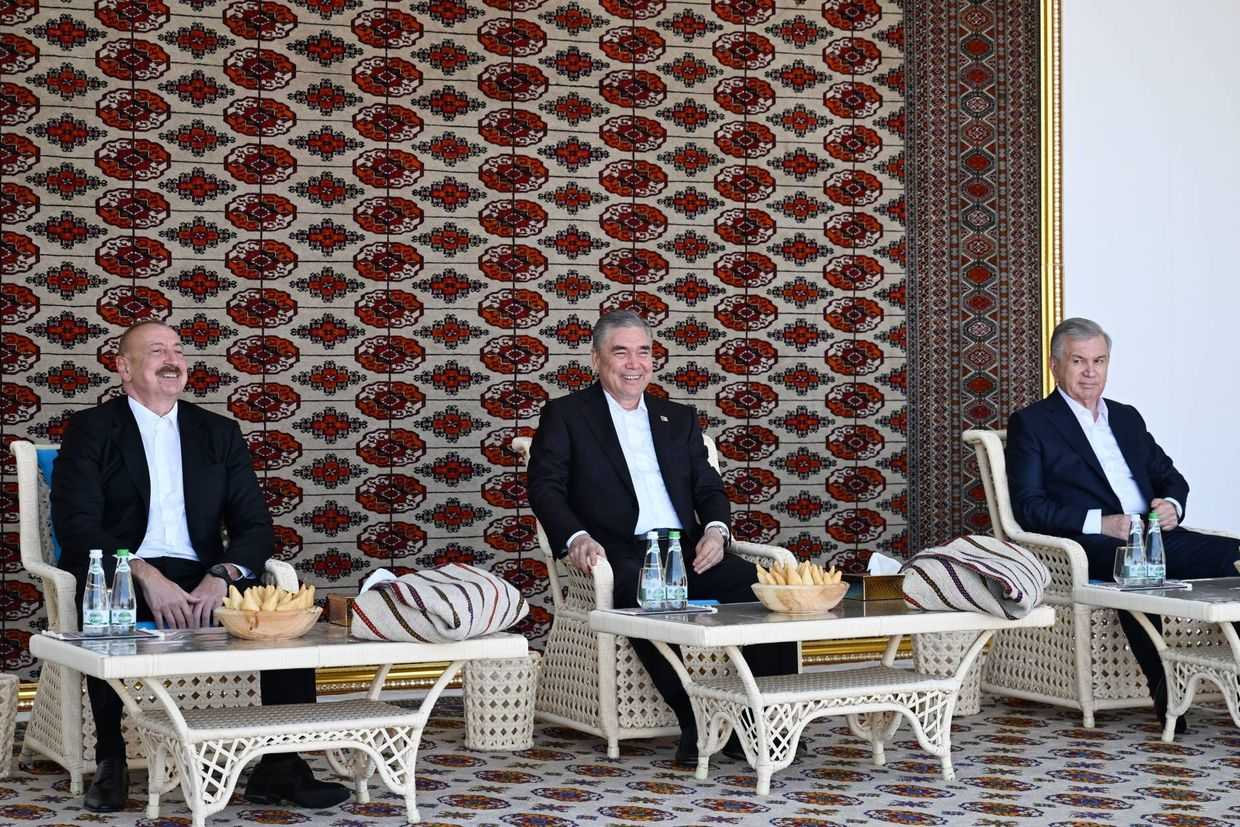 Ilham Aliyev, Gurbanguly Berdimuhamedow, and Shavkat Mirziyoyev during the ceremony in Turkmenbashi. Official photo.