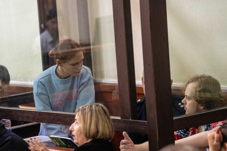 Anastasia Zinovkina and Artem Gribul in court. Photo: Publika.