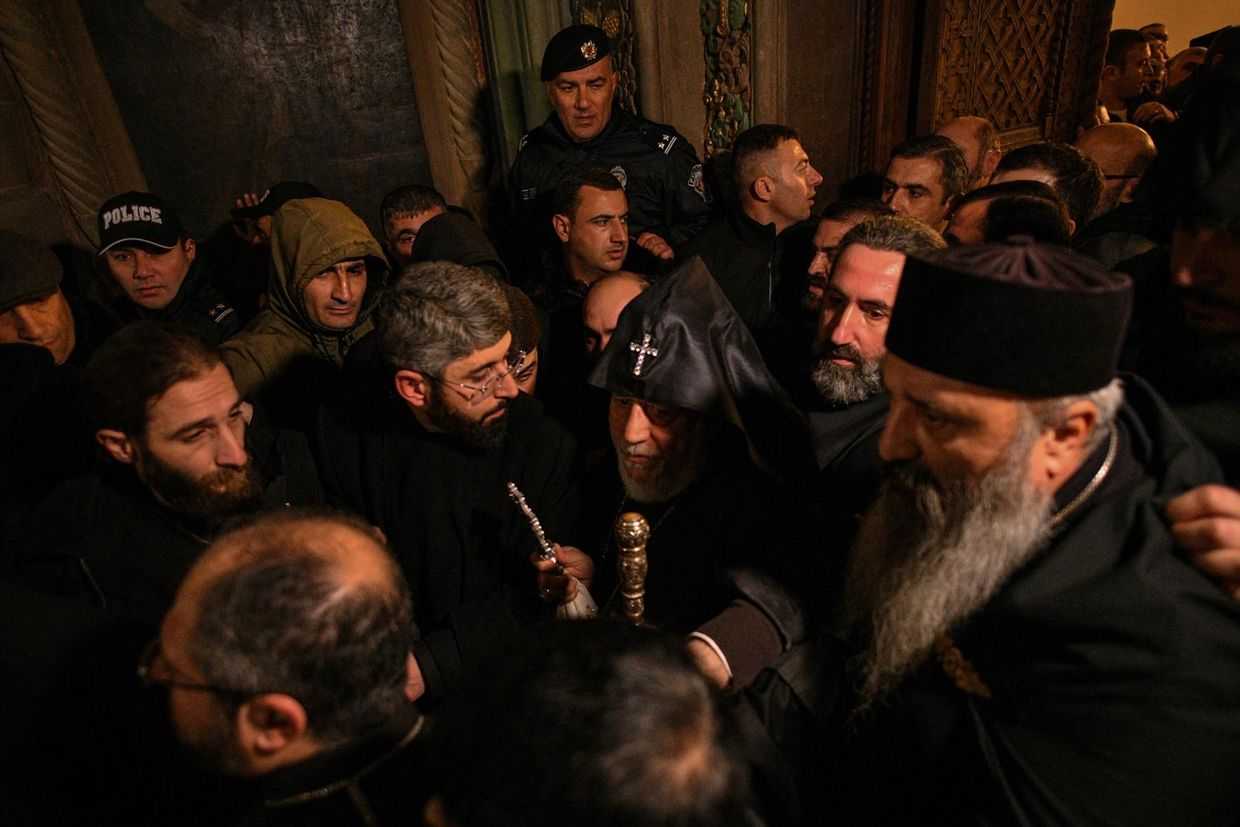 Catholicos Karekin II at Etchmiadzin Cathedral, amidst opposing rallies in support of and against him. Photo: Narek Aleksanyan/Hetq.am.