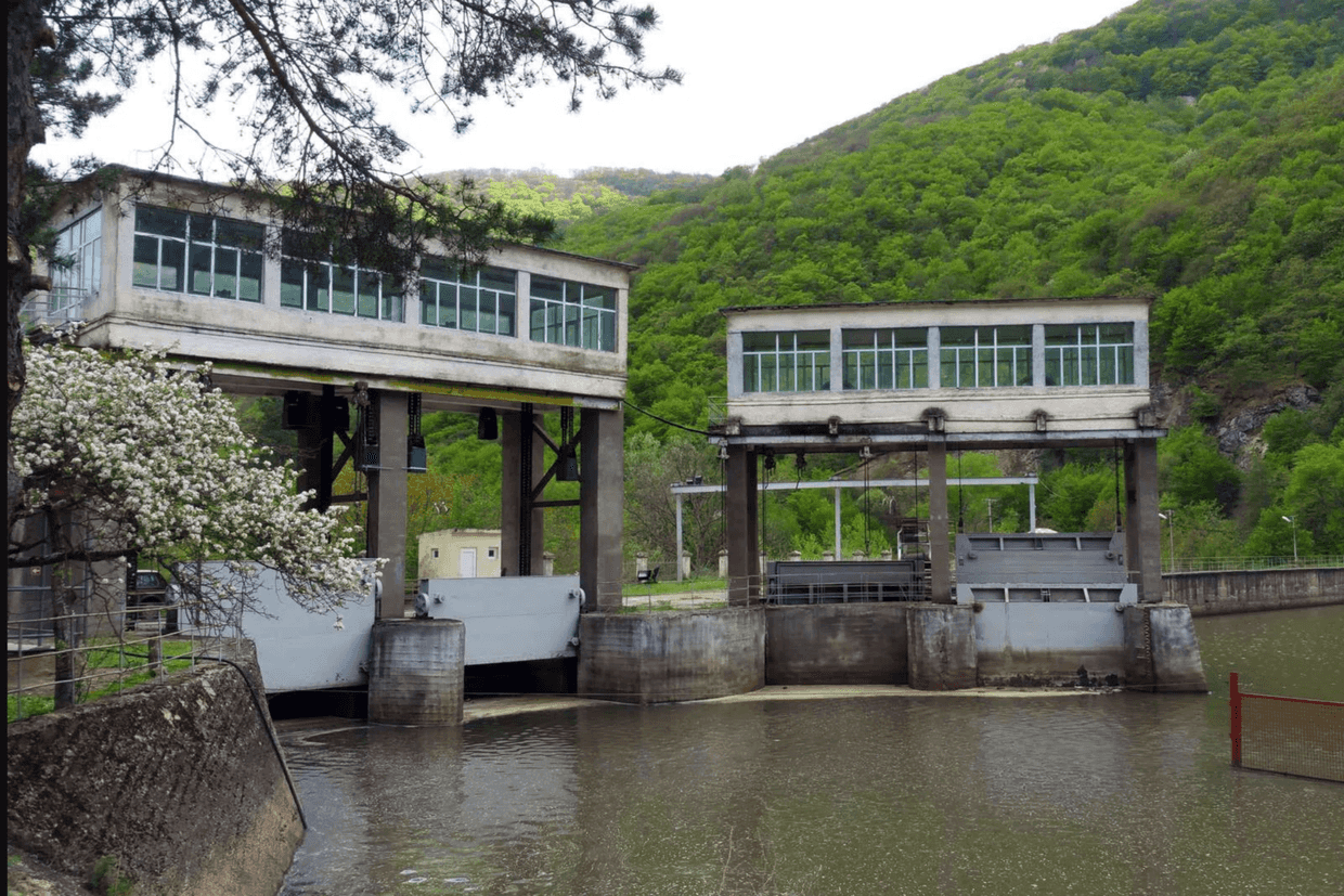 The Khrami hydroelectric power station in Kvemo Kartli. Photo via Madloba.info.