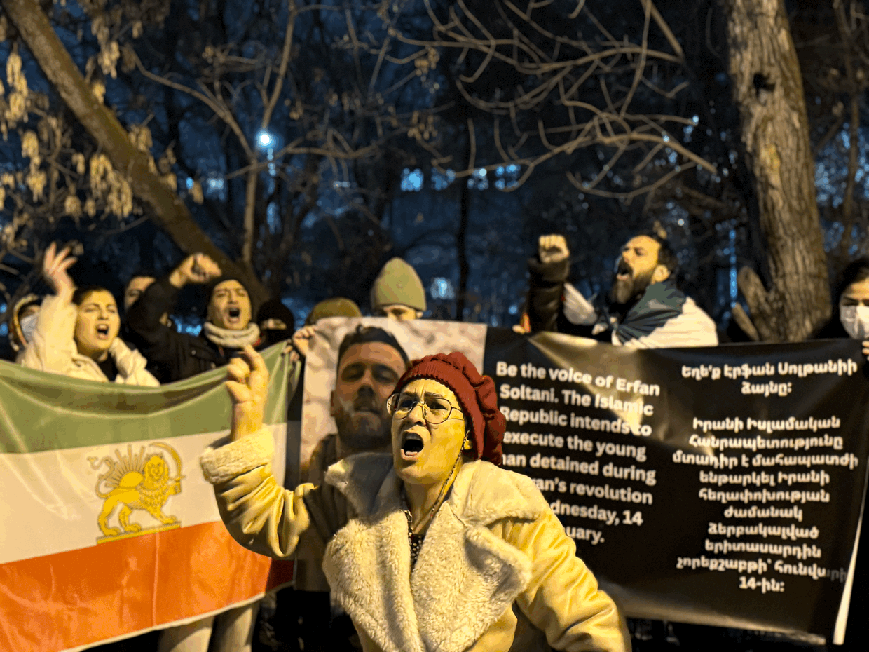 Iranians demonstrating near the Iranian Embassy in Yerevan. Photo: Arshaluys Barseghyan/OC Media.