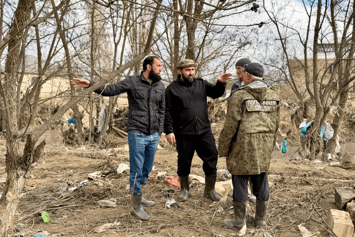 Russian MP Biysultan Khamzaev during his visit to Mamedkala, Daghestan after heavy flooding in the area. Photo via social media.