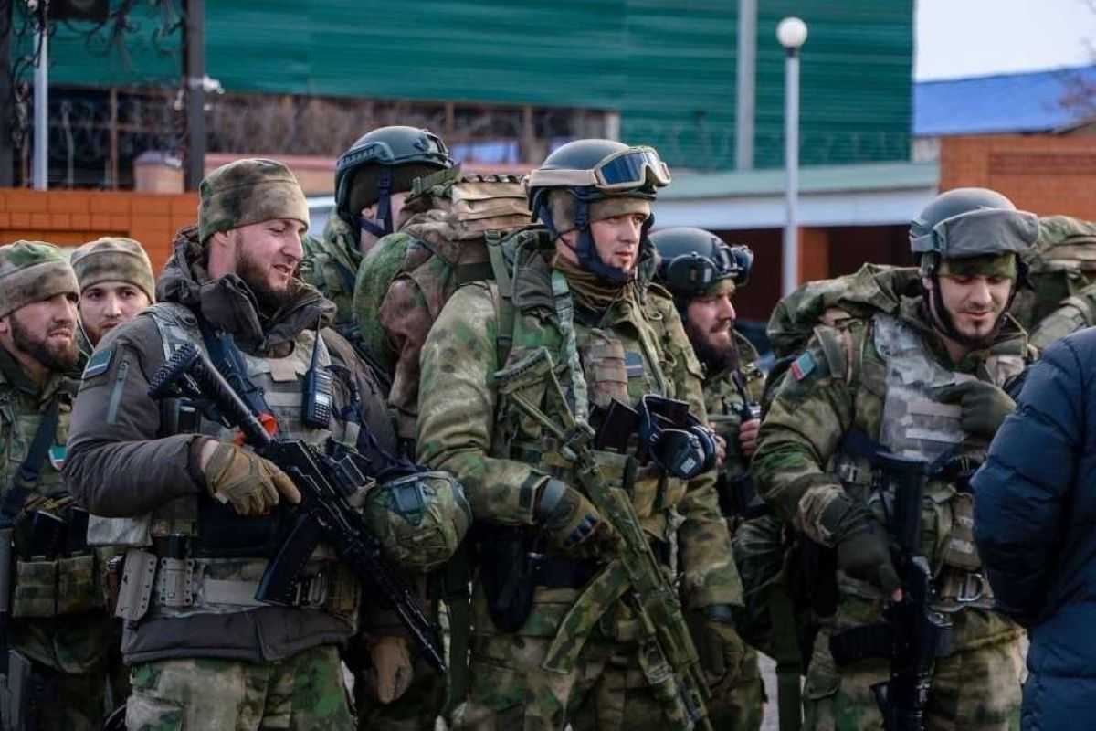 A column of volunteers from Chechnya depart Grozny for Ukraine in 2022. Photo: Grozny-inform.ru.