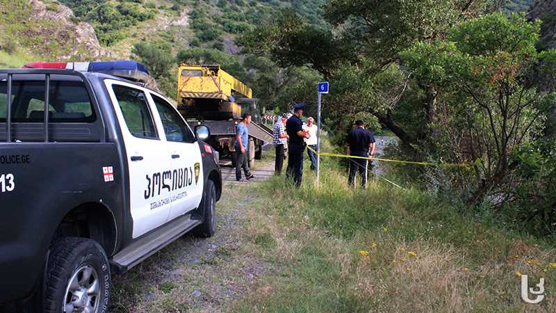 Rockfall hits car of tourists on Tusheti road