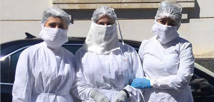 Doctors wearing homemade masks at a Kaspiysk Central City Hostpial located in Kaspiysk, Daghestan. Credit: Kaspiysk Central City Hospital Instagram account. 