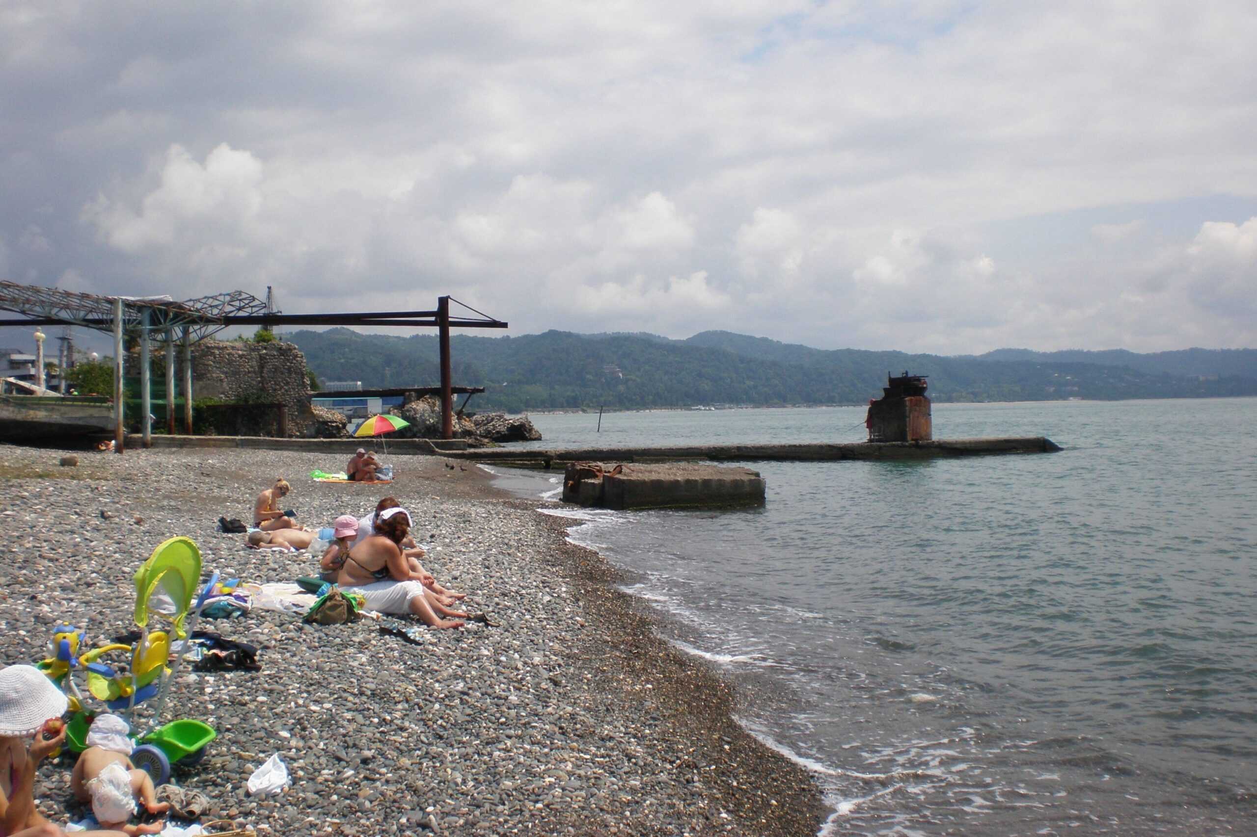 A beach in Sukhumi (Sukhum). Photo: Dominik Cagara/OC Media. 