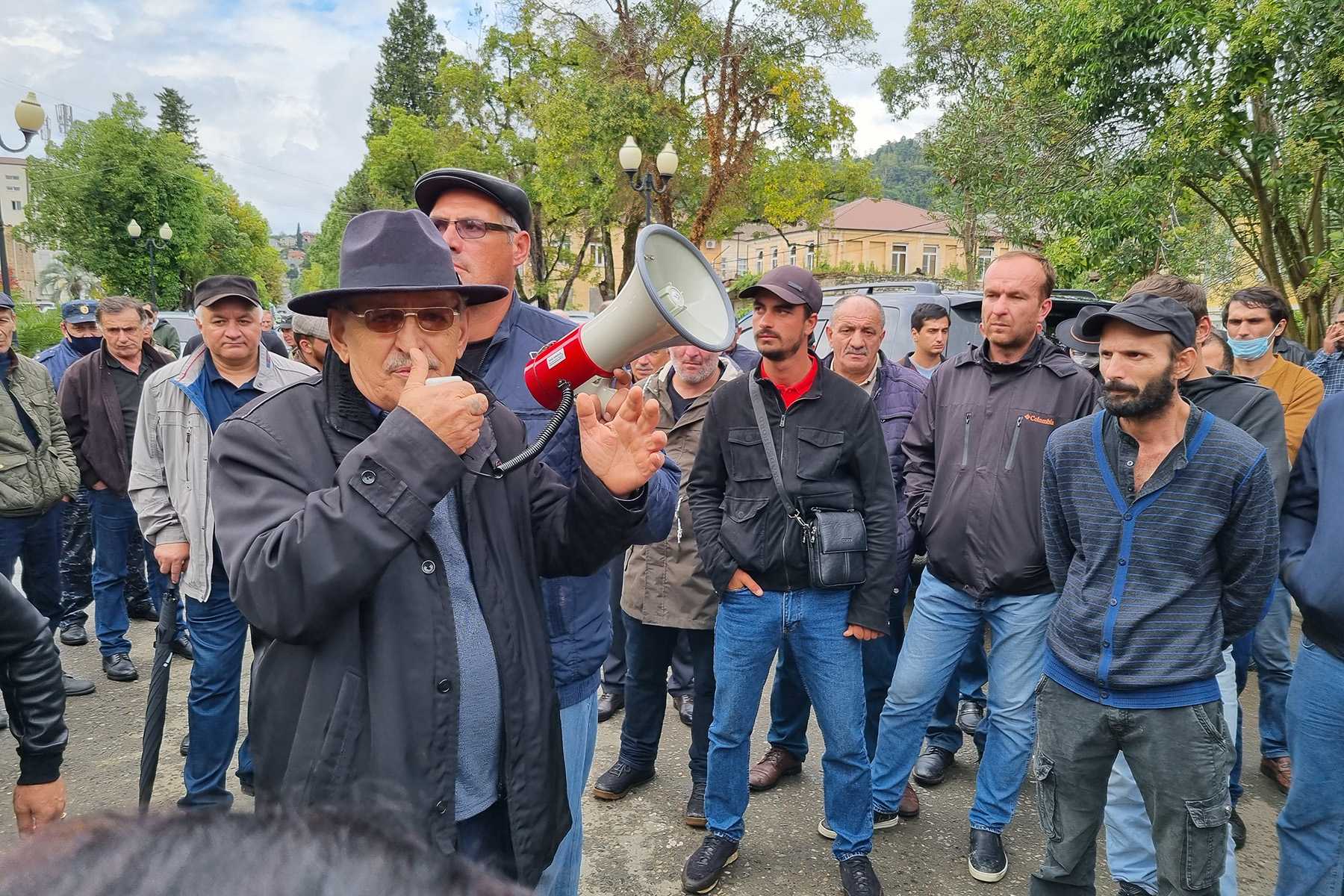 A demonstration outside the parliament of Abkhazia demanding the dismissal of Interior Minister. Photo: Marianna Kotova/OC Media. 