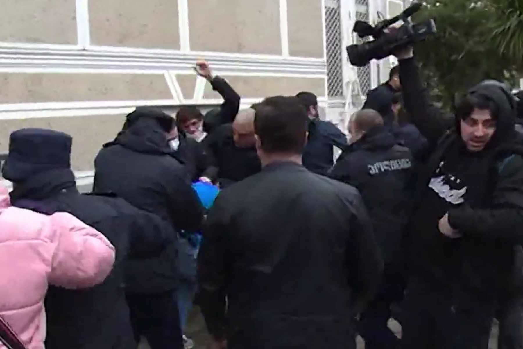 Brawl across from the Conservative Movement office in Kobuleti. Screengrab from channel 25.
