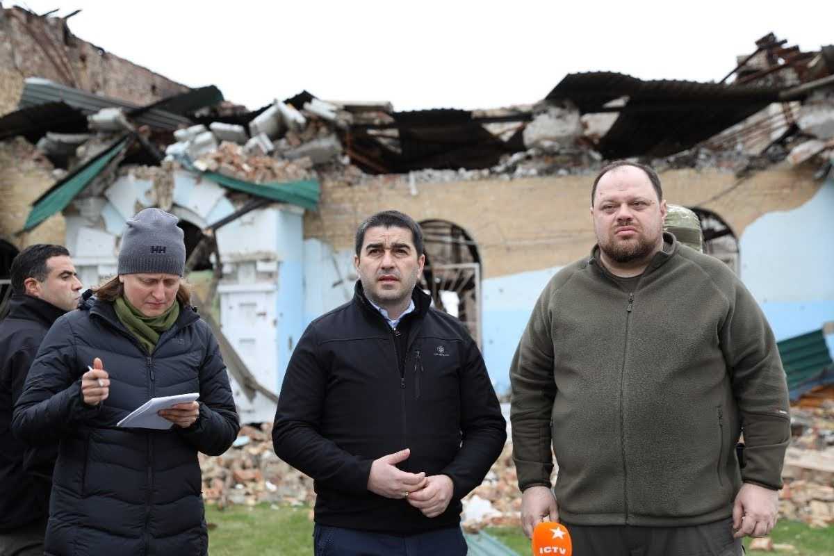 Shalva Papuashvili (centre) and Ruslan Stepanchuk (right) in Ukraine. Image: Shalva Papuashvili/Facebook