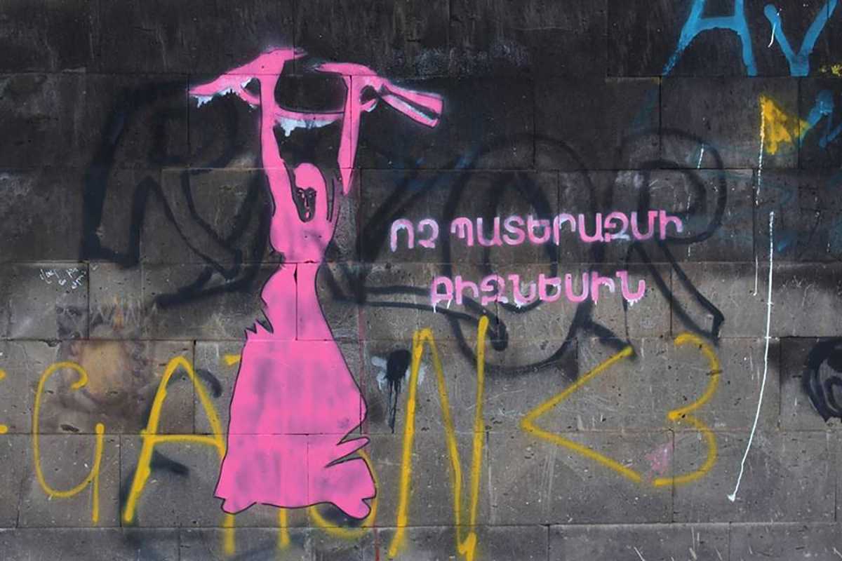 A photo of a mural by Arpi Balyan in Gyumri, Armenia taken in  2017. The text reads: ‘No to the war business’. Photo: Arpi Balyan.