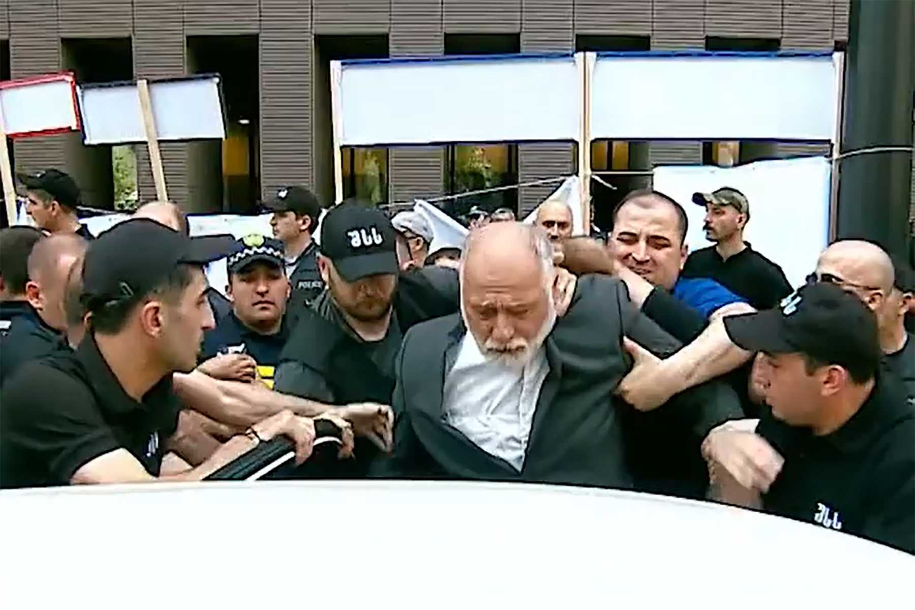 Guram Palavandishvili being arrested at a homophobic protest on 6 June. Image via Mtavari. 