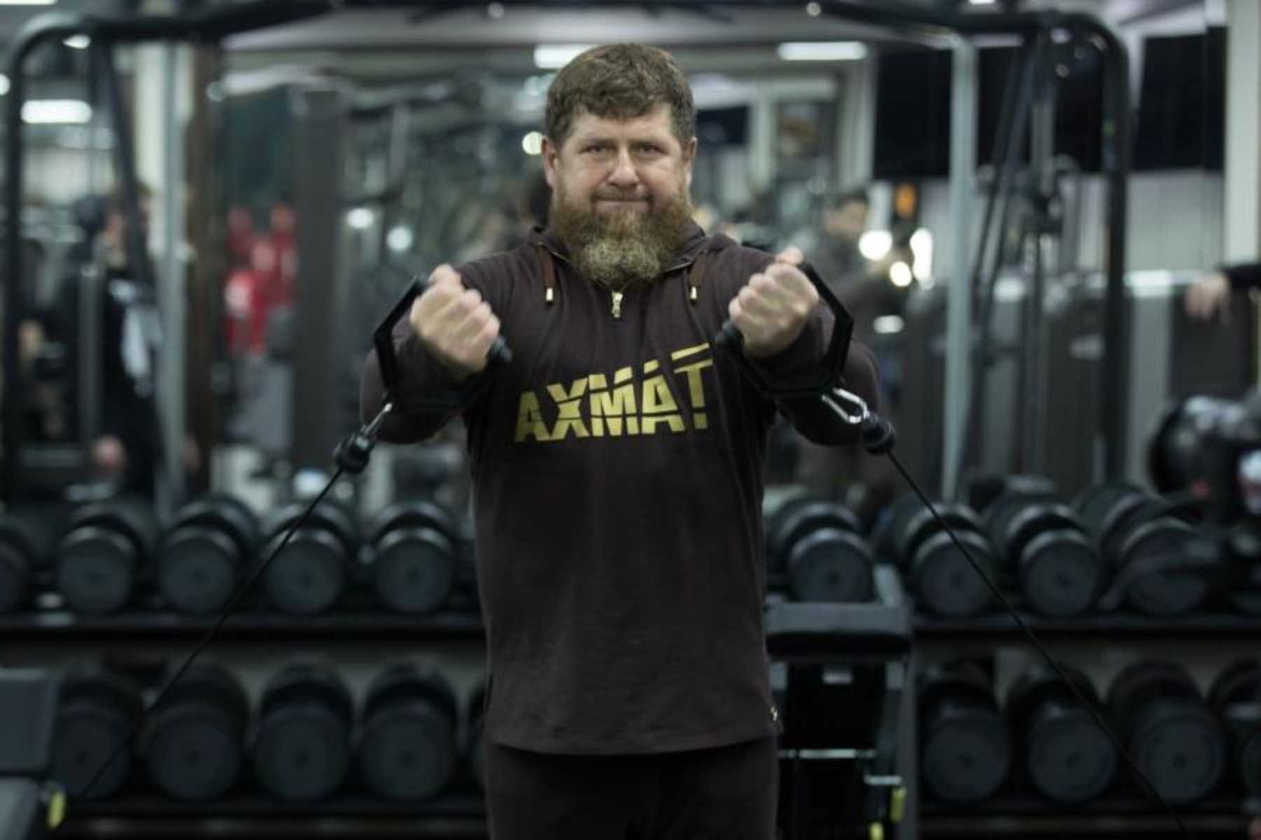 Ramzan Kadyrov at the gym, in an 'Akhmat' hoodie. Photo: Groznyinform.ru