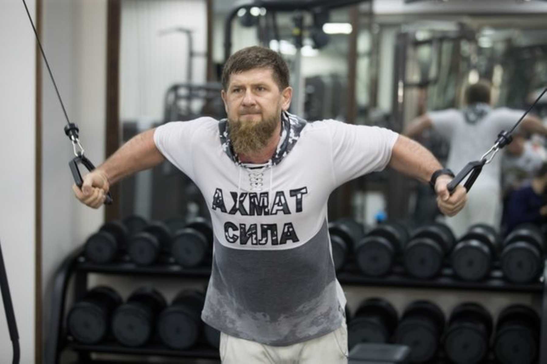 Ramzan Kadyrov training in his personal gym, wearing an ‘Akhmat Sila’ t-shirt. Photo: Ramzan Kadyrov/Instagram