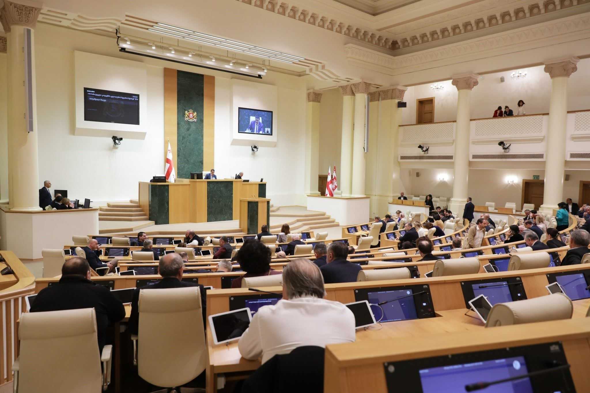 19 April plenary session. Official photo