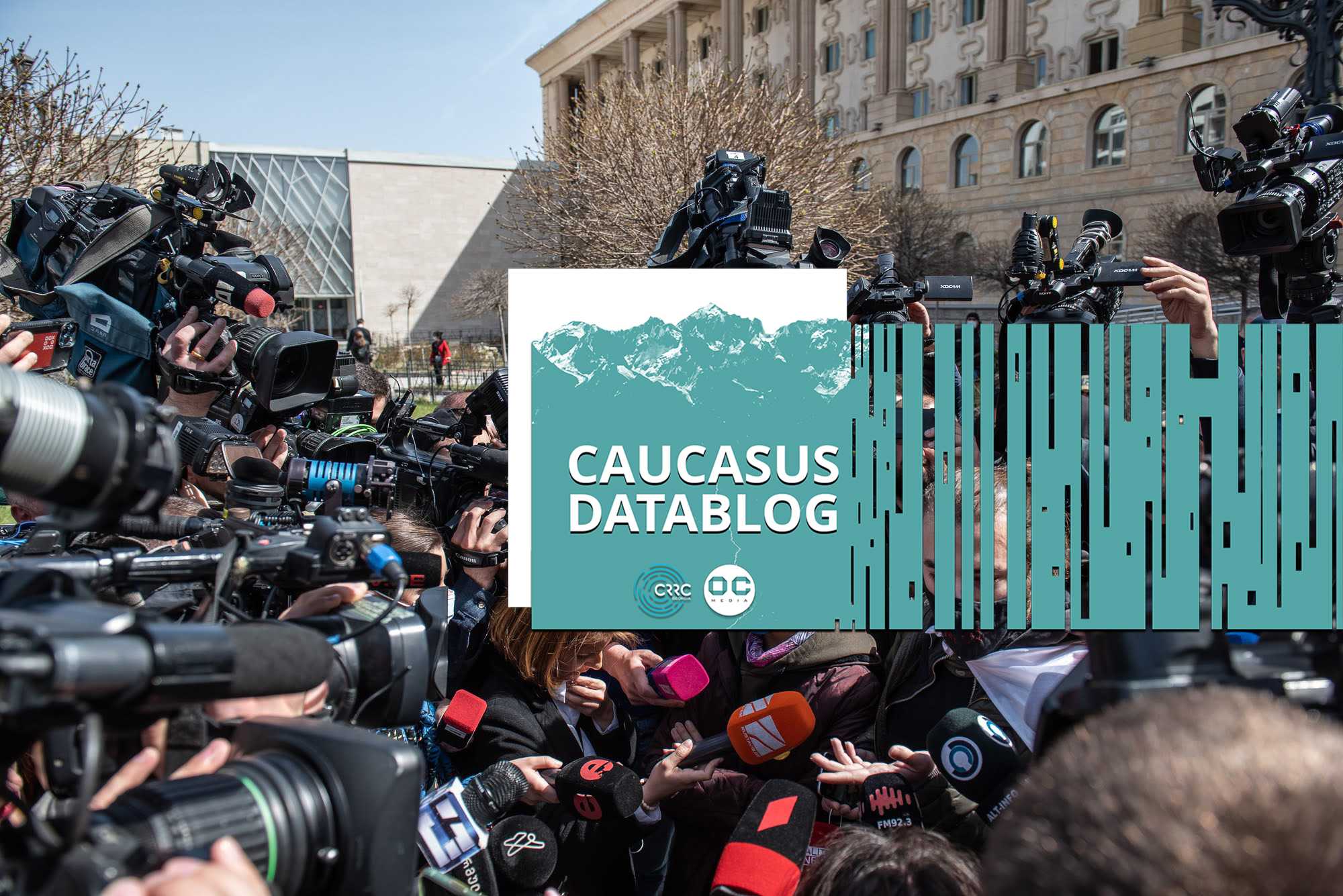 Media outside Tbilisi's city court on 4 April 2022. Photo: Mariam Nikuradze/OC Media