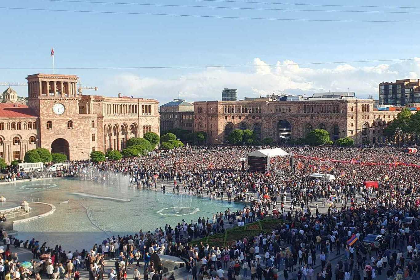 Thousands have gathered in Yerevan’s Republic Square on 9 May to join the Tavush for the Motherland’s rally. Arshaluys Mghdesyan/CivilNet.