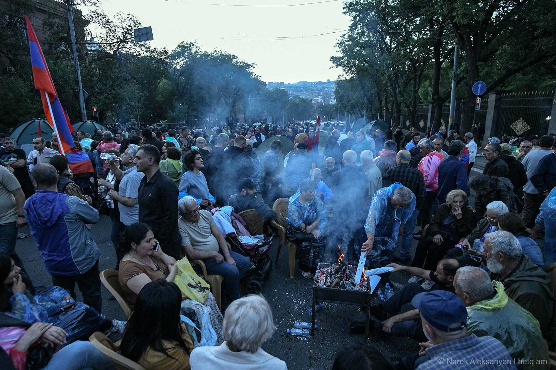 The Tavush for the Motherland movement near the Armenian parliament. Image: Narek Aleksanyan/Hetq