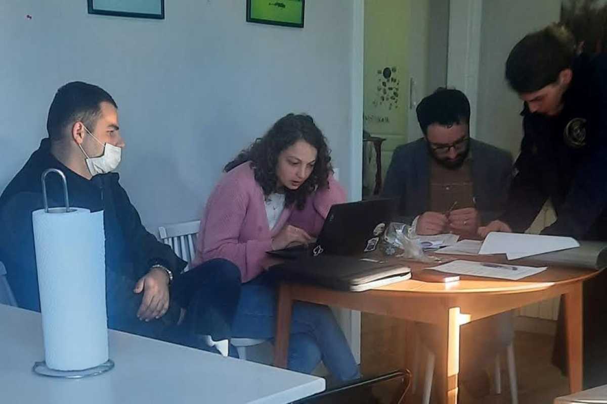 Sopo Gelava in presence of law enforcement officers in her flat on 24 October. Image via Giorgi Noniashvili