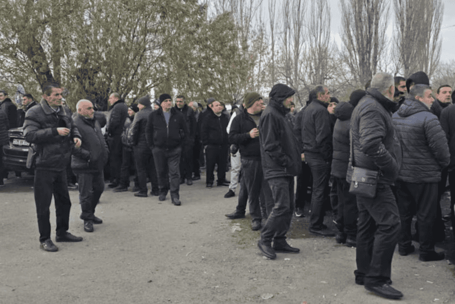 Striking bus drivers in Yerevan. Image by RFE/RL.