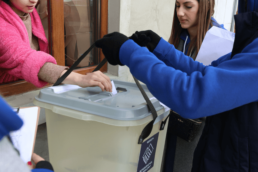 The ruling Civil Contract party holding primaries in Gyumri. Image by Civil Contract.