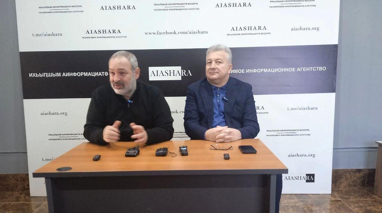 Abkhazian opposition figures Kan Kvarchiya (L) and Levan Mikaa (R). Photo: Abkhaz World.