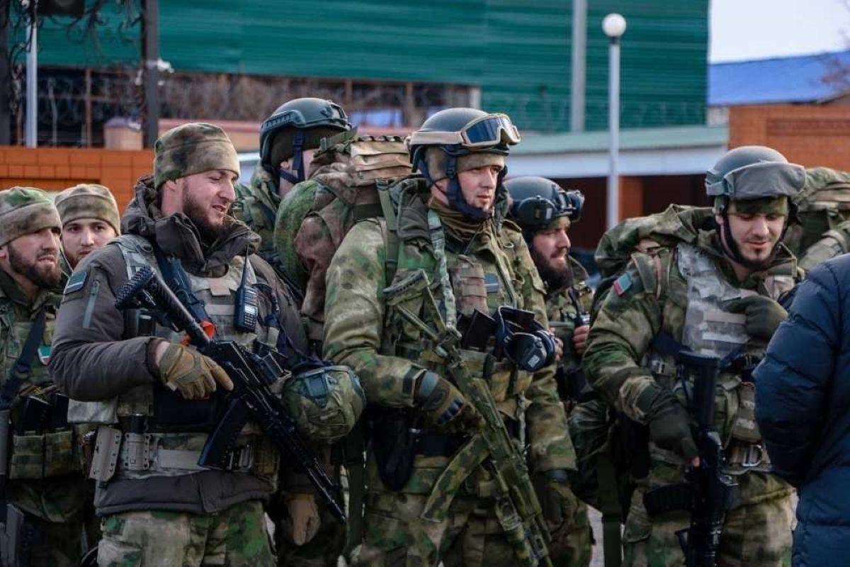 A column of volunteers from Chechnya depart Grozny for Ukraine in 2022. Photo: Grozny-inform.ru.