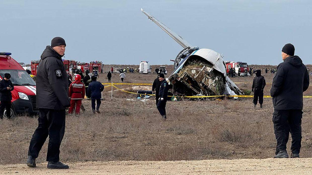 Rescue workers at the scene of the Azerbaijan Airlines crash on 25 December in Aktau, Kazakhstan. Photo: TASS.