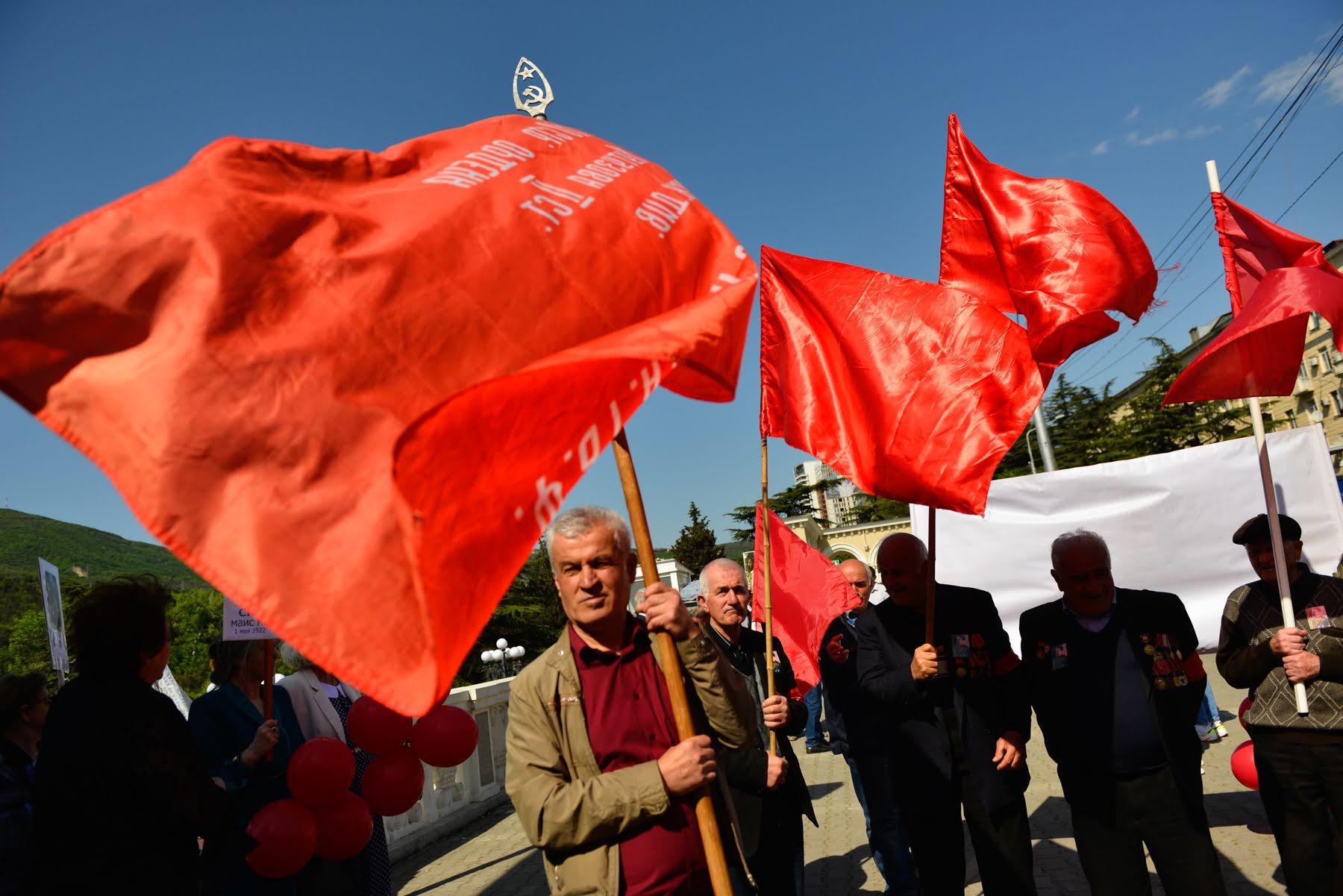 ‘Stalinists’ and ‘anti-Putin activists’ face-off in Tbilisi on Victory Day