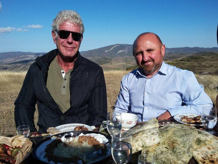 Azerbaijan blacklists American TV chef for visiting Nagorno-Karabakh