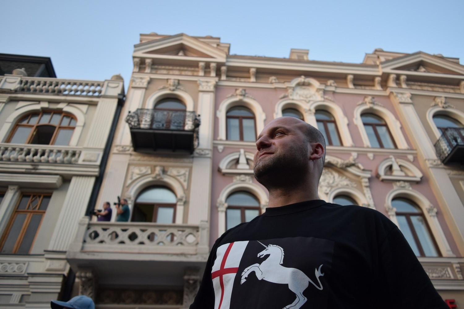 Hundreds protest in Tbilisi after 2 workers die on construction site