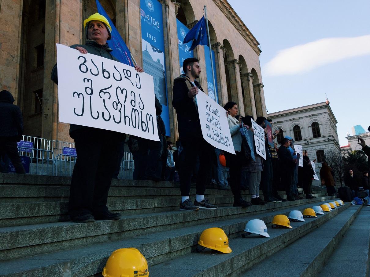 Protest after Georgia’s parliament postpones hearing on new labour law