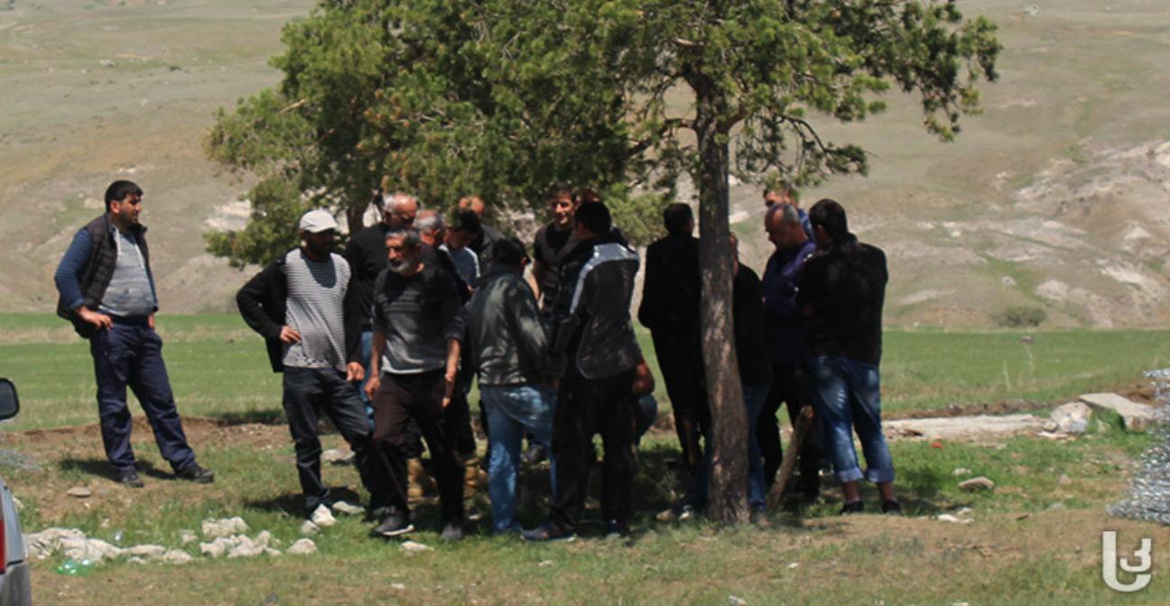 Road construction workers protest in Akhaltsikhe