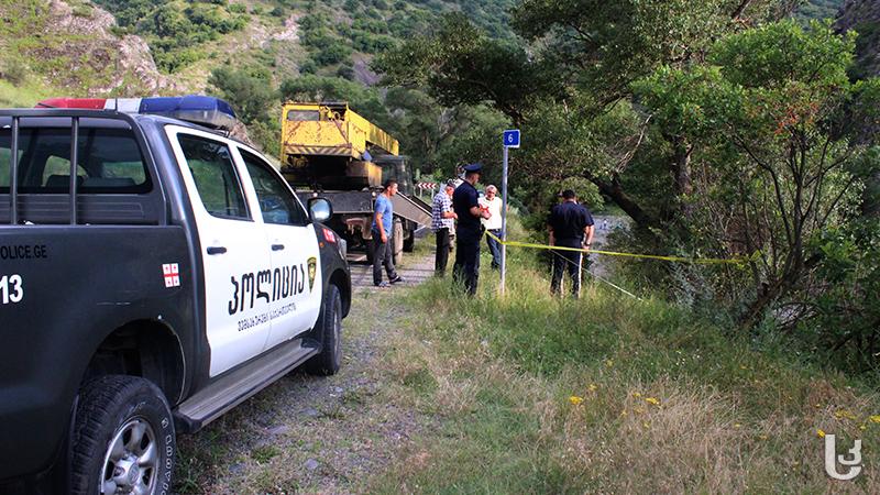 Rockfall hits car of tourists on Tusheti road