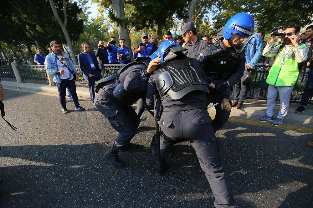 Hundreds arrested including opposition leader at Azerbaijani anti-government protest