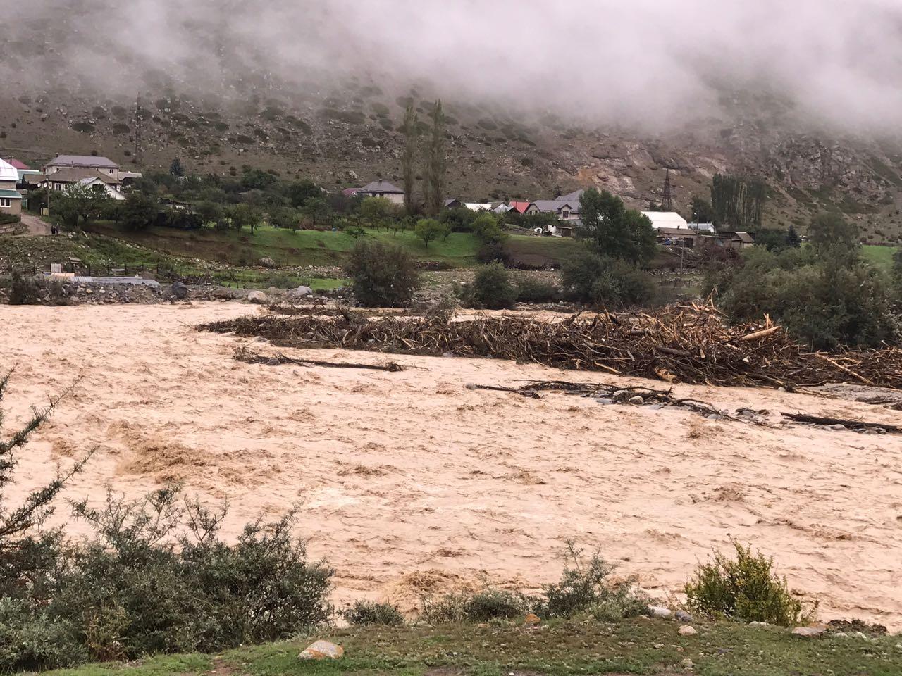 Mass evacuations near Elbrus after Kabardino-Balkaria landslide