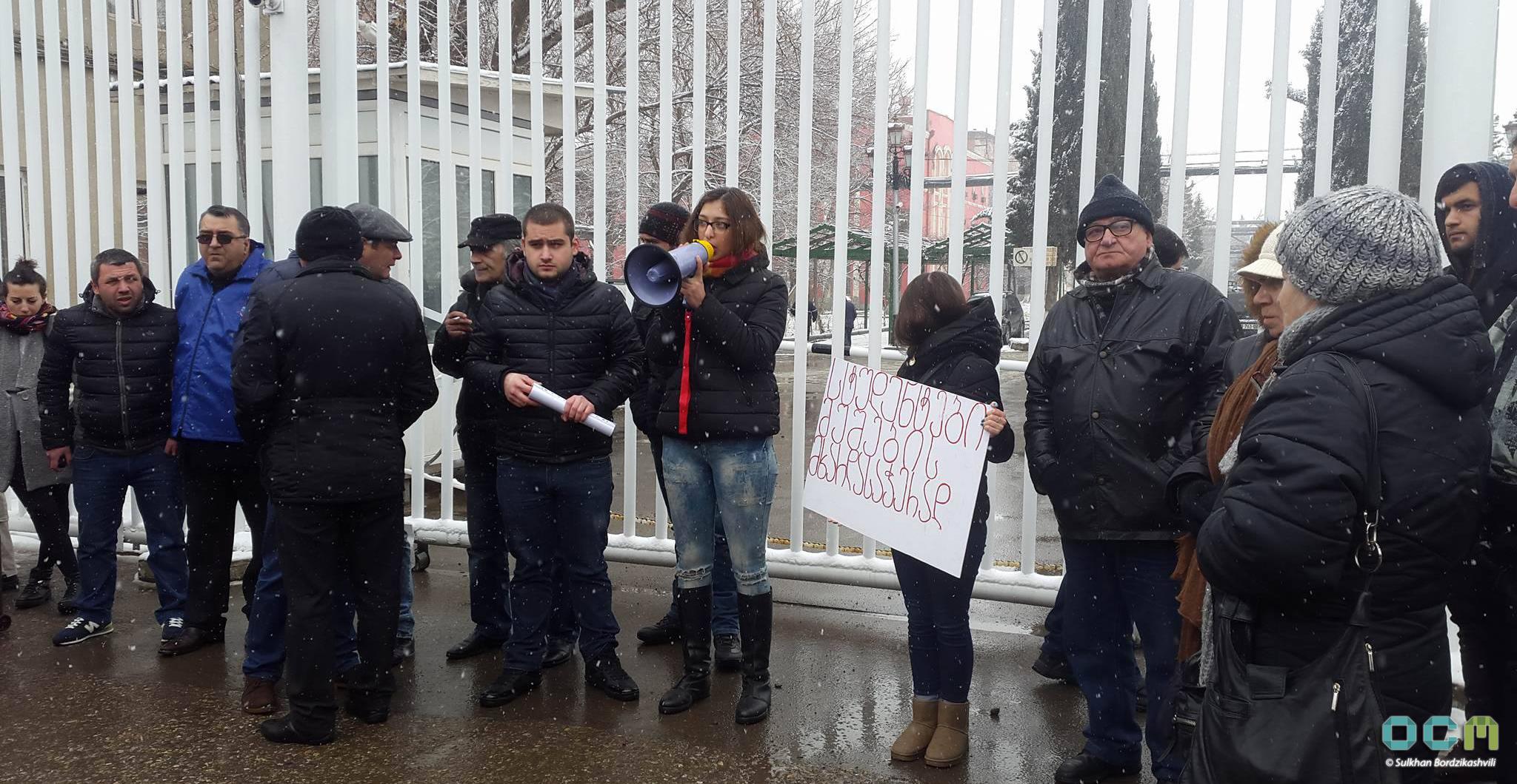 Dismissed Rustavi nitrogen plant workers continue to protest