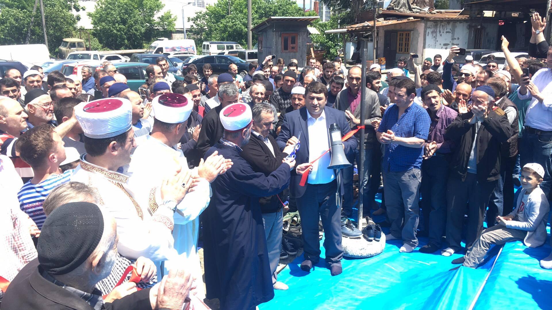 Batumi Muslims convene ‘open-air mosque’