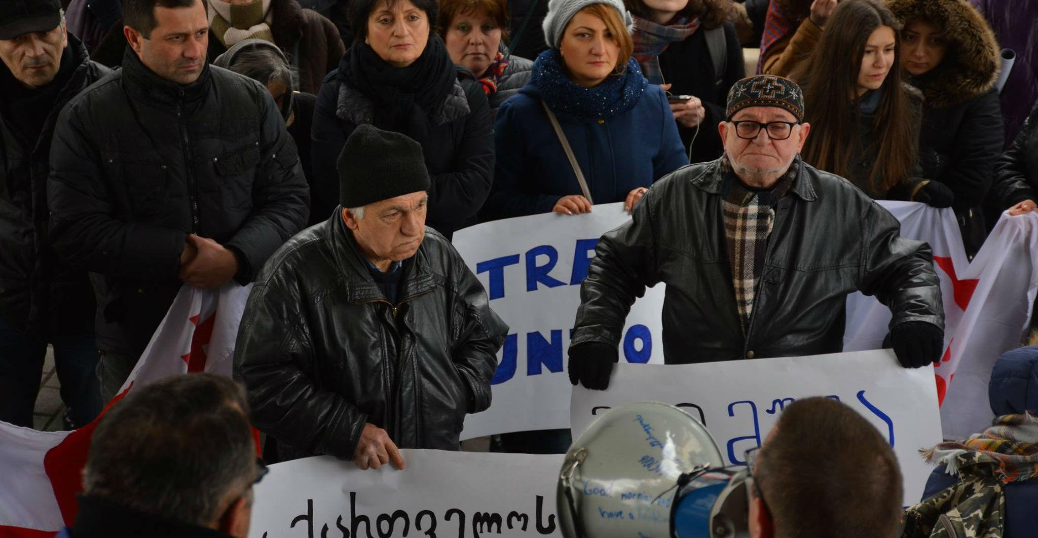 Dismissed Rustavi nitrogen factory workers organise protest