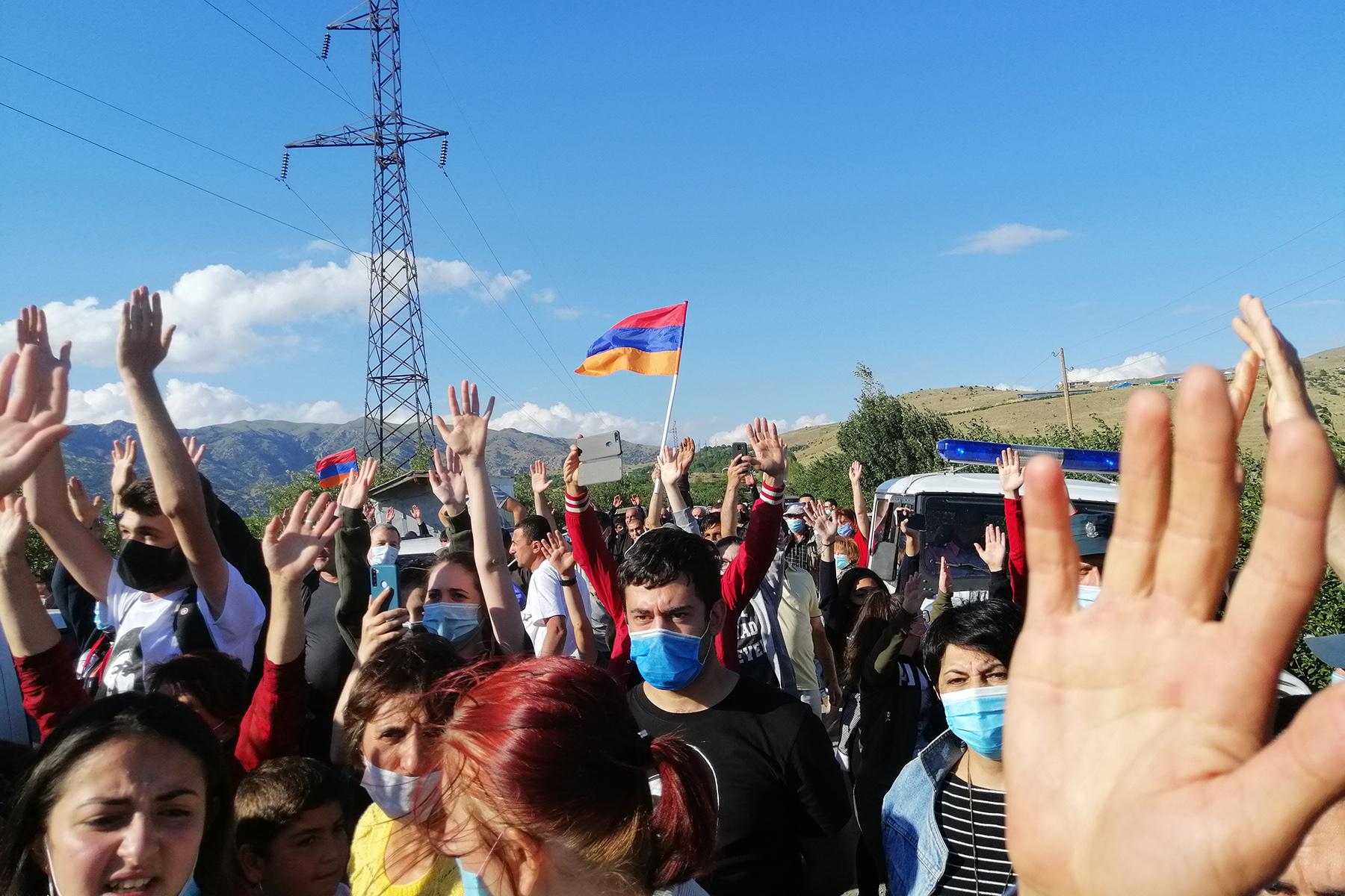 Protesters gather outside of the entrance to the Amulsar Mine. Photo: Sona Margaryan. 
