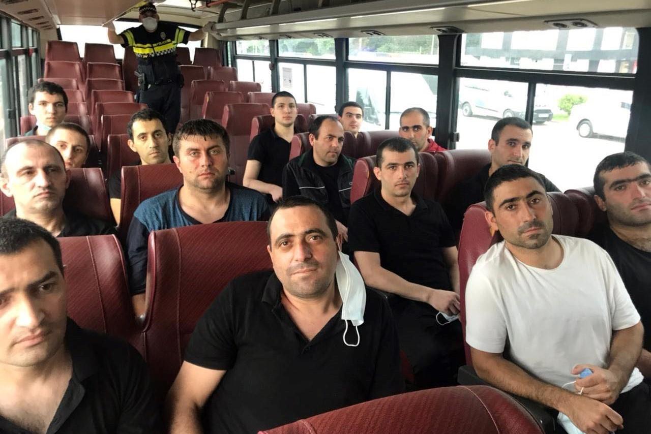 Armenian POWs returning home. Photo via Nikol Pashinyan's Facebook page.